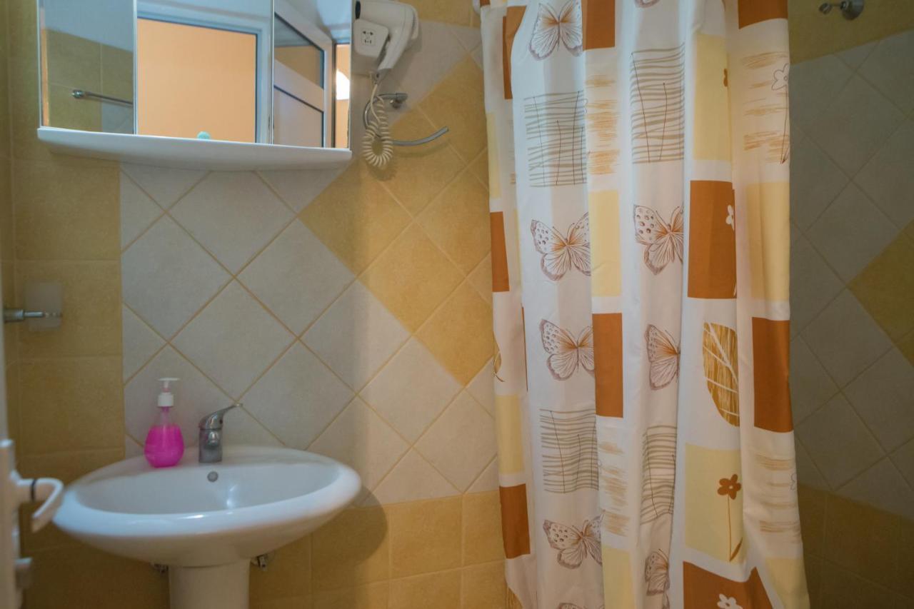 Appartamento Avgi Káto Loutrákion Esterno foto